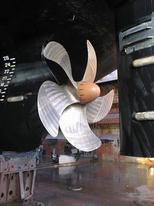 ship propeller / fixed-pitch / shaft drive / 6-blade
