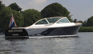 inboard runabout / classic
