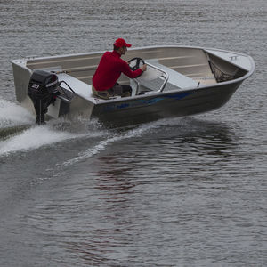 outboard center console boat / open / side console / sport-fishing