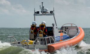 outboard rescue boat / inflatable boat / rigid inflatable / center console