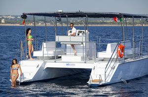 catamaran sightseeing boat