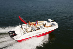 outboard deck-boat / sport-fishing / 12-person max.
