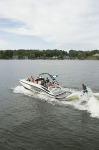 inboard deck boat / 13-person max.