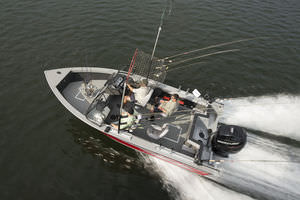 outboard bay boat / dual-console / sport-fishing / 9-person max.