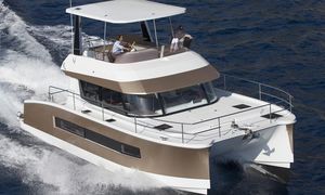 catamaran express cruiser / inboard / flybridge / 3-cabin