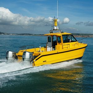 catamaran cruising fishing boat / twin-engine / outboard / with enclosed cockpit