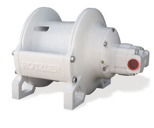 ship winch / towing / hydraulic drive / single-drum