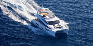 catamaran express cruiser / inboard / flybridge / with 3 or 4 cabins