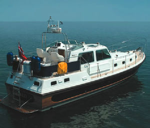 inboard express cruiser / flybridge / with cabin