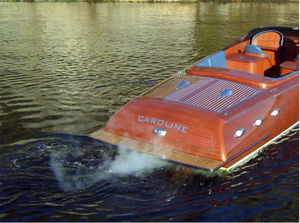 classic runabout / inboard / twin-engine / dual-console