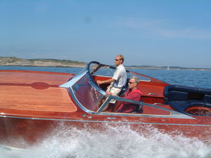 inboard runabout / wooden / classic / 10-person max.