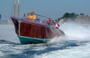 inboard runabout / wooden / classic / 10-person max.