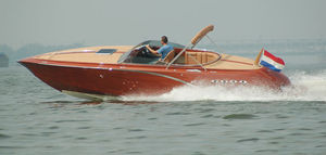 inboard runabout / dual-console / wooden / classic