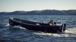 inboard small boat / classic
