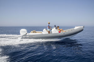 outboard inflatable boat / rigid / center console / sundeck
