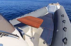 outboard inflatable boat / semi-rigid / center console / sundeck