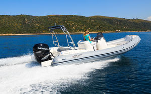 outboard inflatable boat / semi-rigid / center console / sundeck