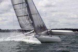 trimaran / cruising-racing / open transom