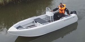 outboard center console boat / open / sport-fishing / aluminum