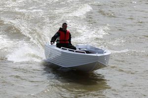 outboard small boat / sport-fishing / aluminum / 5-person max.