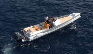 outboard inflatable boat / twin-engine / rigid / center console
