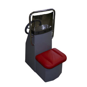 central steering console / with forward-facing seat