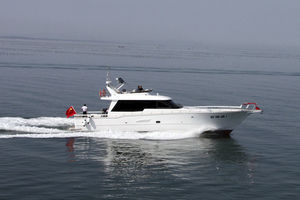 sport-fishing motor yacht / flybridge / displacement hull
