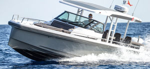 outboard center console boat / twin-engine / center console / open