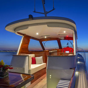 inboard express cruiser / diesel / hard-top / 1-cabin