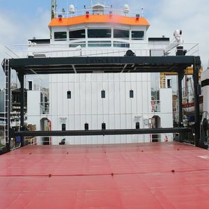 hatch cover crane / for ships / gantry
