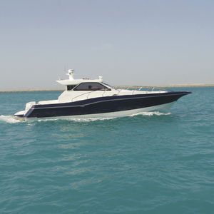 inboard express cruiser / twin-engine / with enclosed cockpit / with cabin