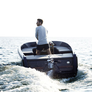 outboard center console boat / electric / center console / open