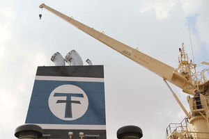 ship crane / deck