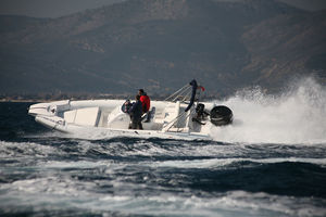 outboard inflatable boat / semi-rigid / center console / 8-person max.
