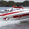 in-board runabout / offshore / with cabin - 30 OUTLAW GT