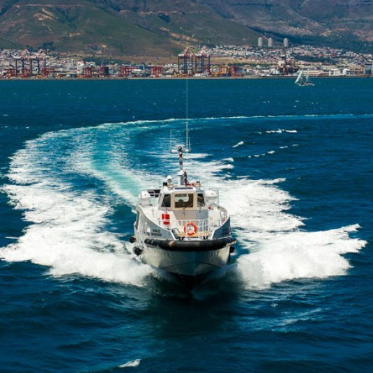 Barco para transporte de tripulação Magen Defender Incat Crowther