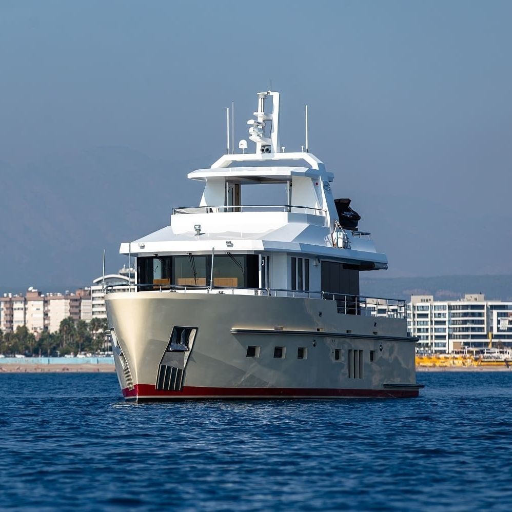 Iate A Motor De Cruzeiro Dzam Bering Yachts Flybridge