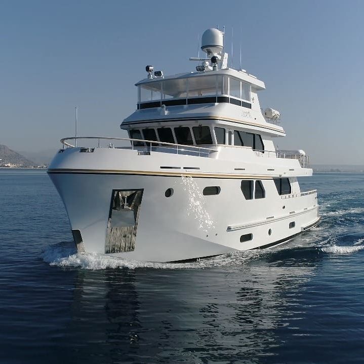 Iate A Motor De Cruzeiro Capricorn Bering Yachts Flybridge