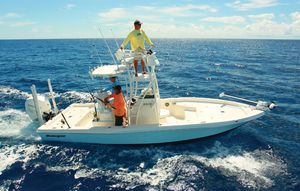 bay boat com motor de popa / com console central / com flybridge / de pesca esportiva