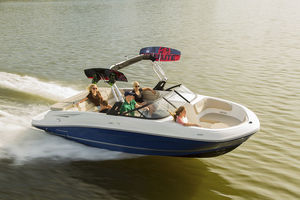 lancha de proa aberta de rabeta / com motor de popa / com console dupla / bowrider
