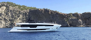 super-iate de cruzeiro / com flybridge / em PRV / com casco de deslocamento