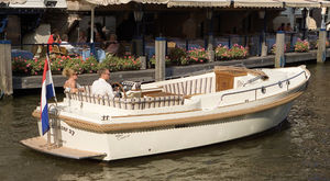 lancha Cabin Cruiser com motor de centro / open / fluvial / máx. 10 pessoas