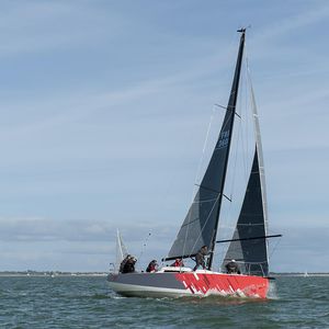 monocasco / de cruzeiro e regata / de popa aberta / 6 cabines