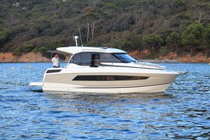 lancha Express Cruiser com motor de centro / bimotor / com hard-top / de cruzeiro