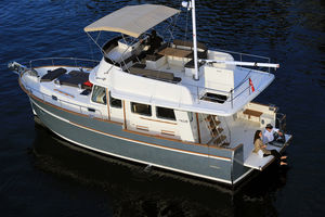 trawler com motor de centro / com flybridge