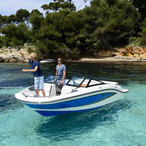 lancha de proa aberta com motor de centro / com console dupla / bowrider / para esqui aquático