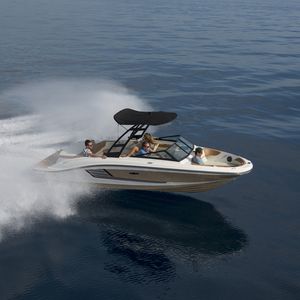 lancha de proa aberta com motor de centro / bowrider / de wakeboard / de pesca esportiva