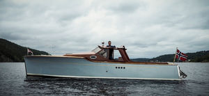 lancha Express Cruiser com motor de centro / clássica