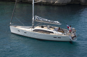 monocasco / de cruzeiro / com deck saloon