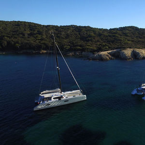 catamarã / de cruzeiro / de popa aberta / 3 cabines